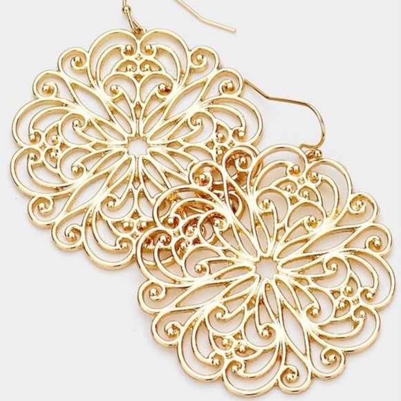 The Wild Clover Jewelry - 1 LEFT!! RAE GOLD DETAILED DROP EARRINGS